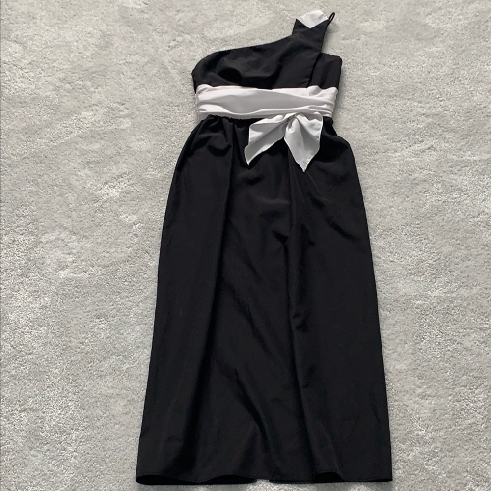 Evening gown. Simple and elegant black and white.